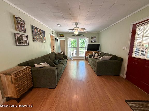 4th image of 68 Oak Point Rd