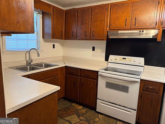 5th image of 313 Carter St