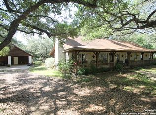 237 Shamrock Dr, Floresville, TX 78114