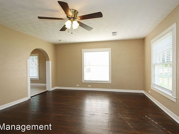 3rd image of 811 10th Ave N