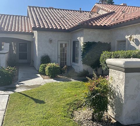 Entry way with garage entrance