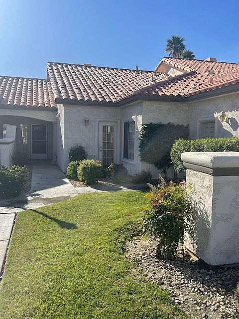 Entry way with garage entrance
