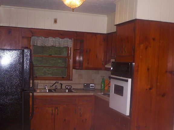 Kitchen w/ new countertops