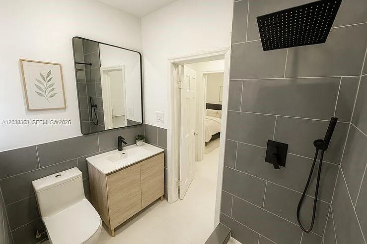 733 Michigan Ave #9 — Photo 7