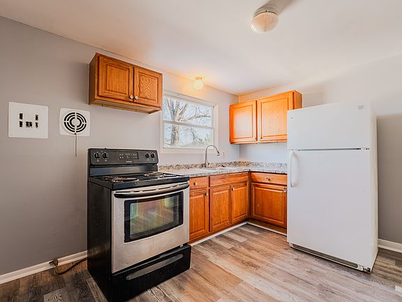 2nd image of 271 Park Rd #271