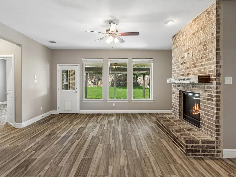 15424 Bluffdale Dr — Photo 10