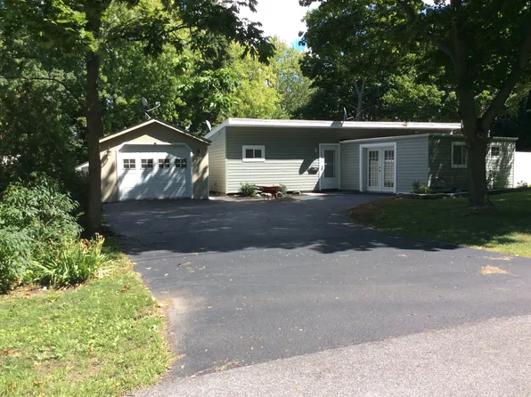 450 N 3rd St, Lewiston, NY 14092
