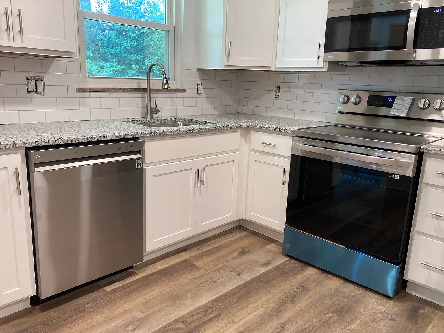 2 bed, 880 sqft, $1,500 — Photo 2