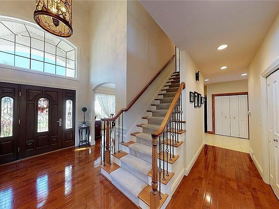 3rd image of 4406 Stone Creek Dr