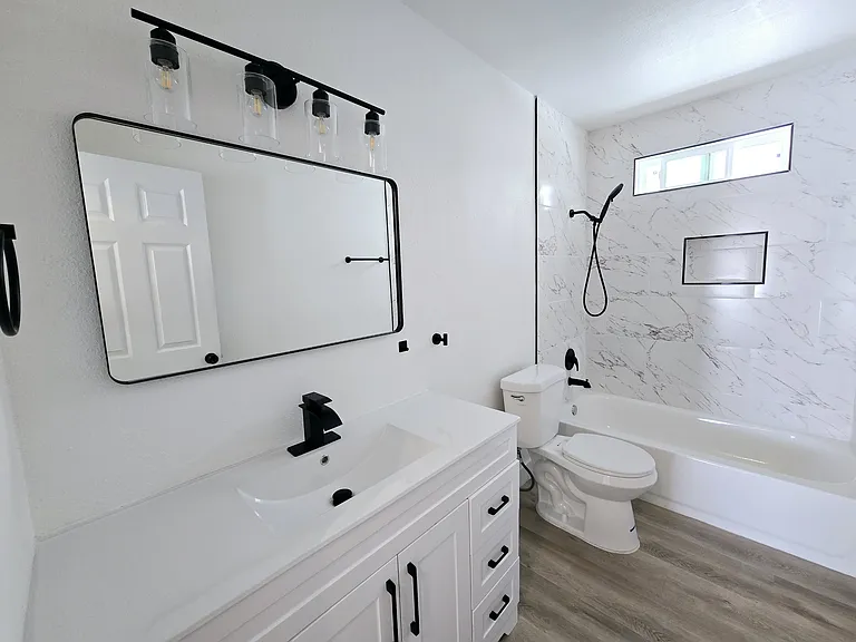 1083 E Calvada Blvd #B — Photo 10