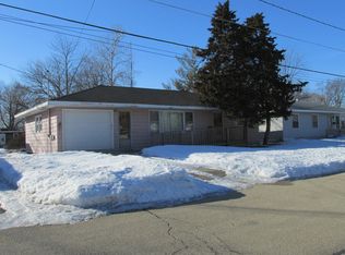 745 Carlson St, Sycamore, IL 60178