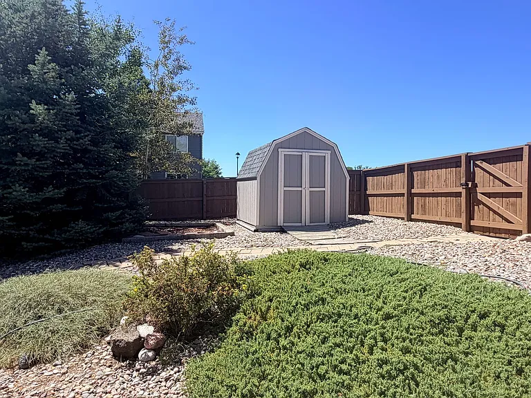 9794 Newcastle Dr — Photo 25