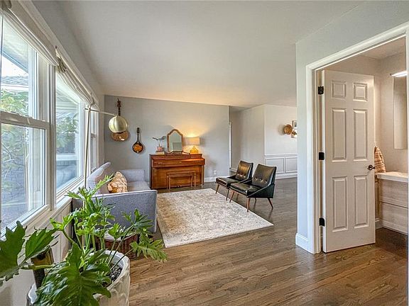 4th image of 10234 New Jersey St