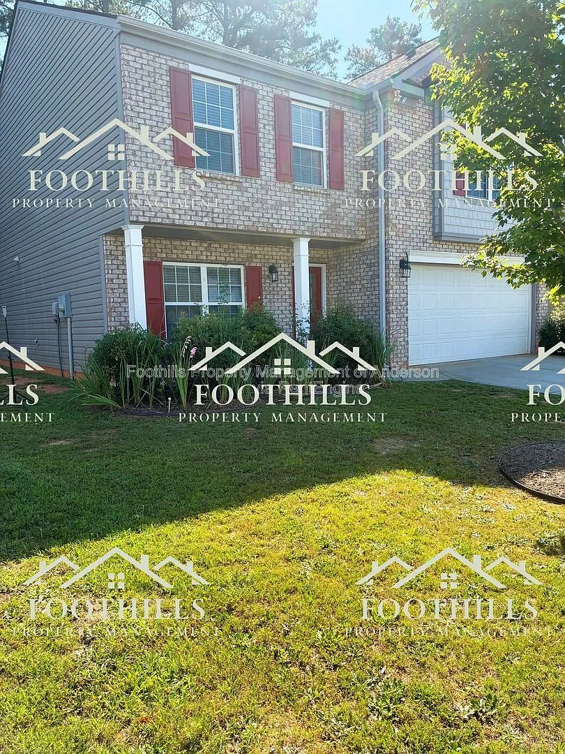 3 bed, 2.5 bath, 2478 sqft, $1,975 — Photo 2