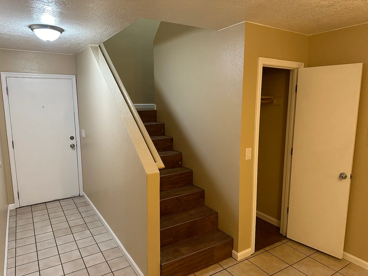 3 bed, 1172 sqft, $1,850 — Photo 2