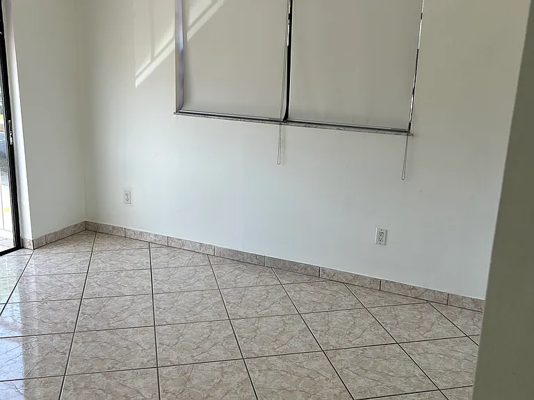 2201 W 53rd Pl — Photo 23