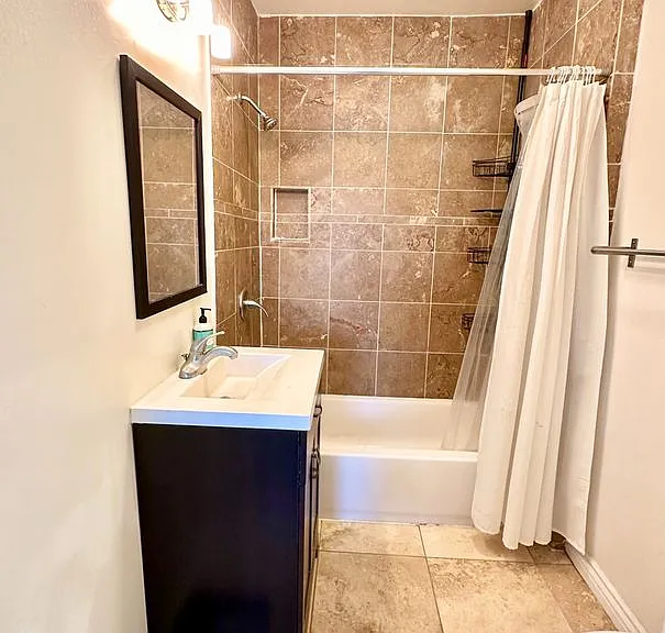 1327 W 35th St #2D — Photo 5