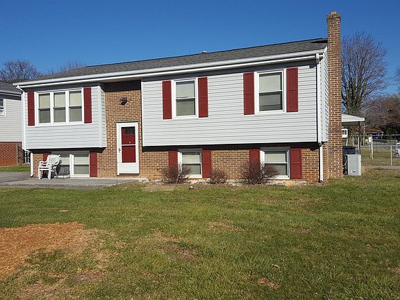 2nd image of 4655 Pennsylvania Ave NE
