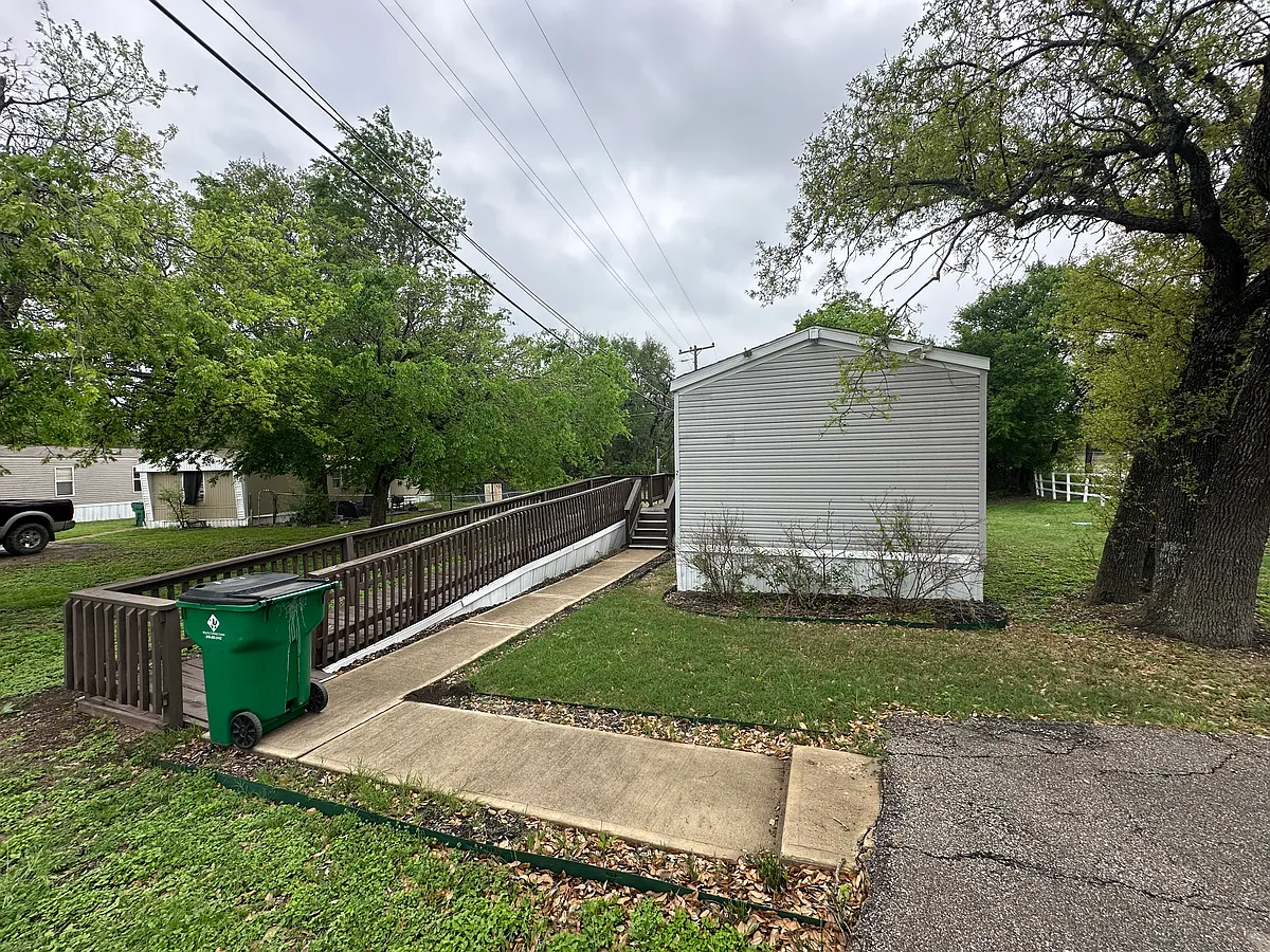 Building Photo - 5198 Chaparral Rd #2