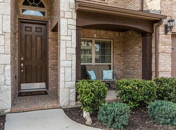 2nd image of 1320 Sand Verbena Way.