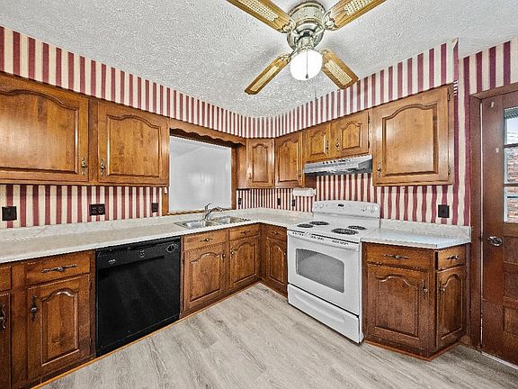 4th image of 903 Federal Way