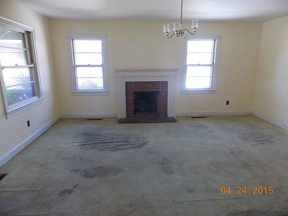 3rd image of 802 Poplar St