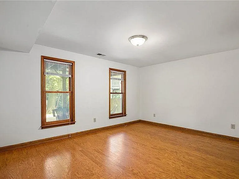 2283 Shenandoah Ave NE — Photo 25