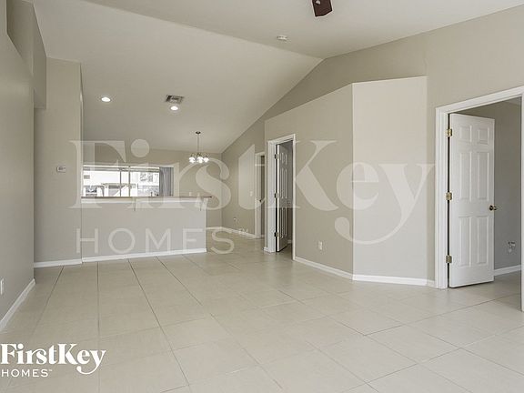 2nd image of 915 SW 37th Ter