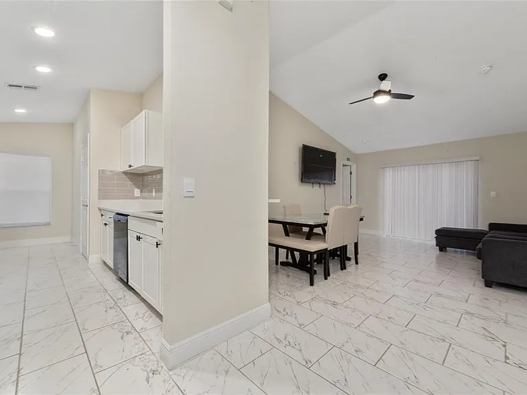 1246 Westwinds Dr — Photo 6