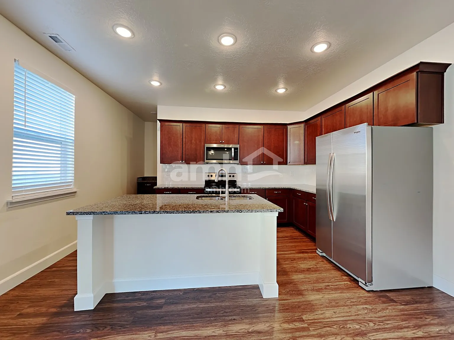 5 bed, 4.5 bath, 2708 sqft, $2,695 — Photo 3