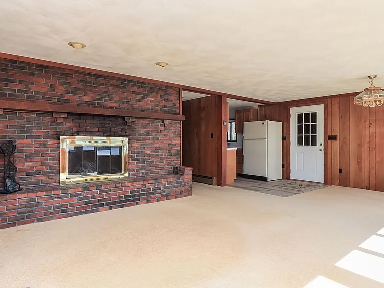 7 Howards Grv — Photo 10