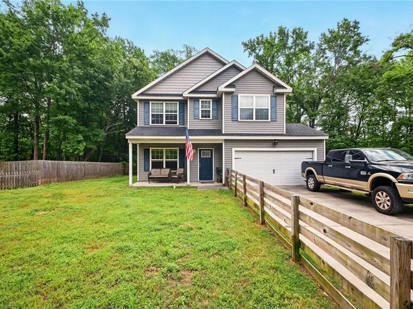 4745 Elizabeth Harbor Dr, Chesapeake, VA 23321