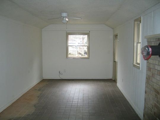 3rd image of 142 Stockwood Ln