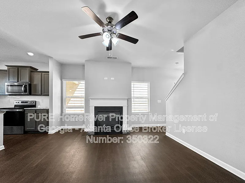 4 bed, 2.5 bath, 1832 sqft, $2,195 — Photo 2