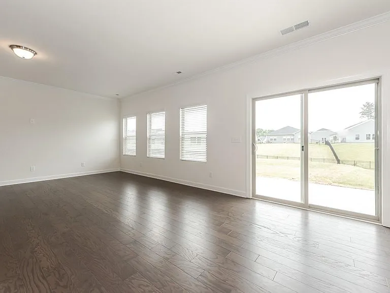 2018 Poplar Ridge Dr — Photo 4