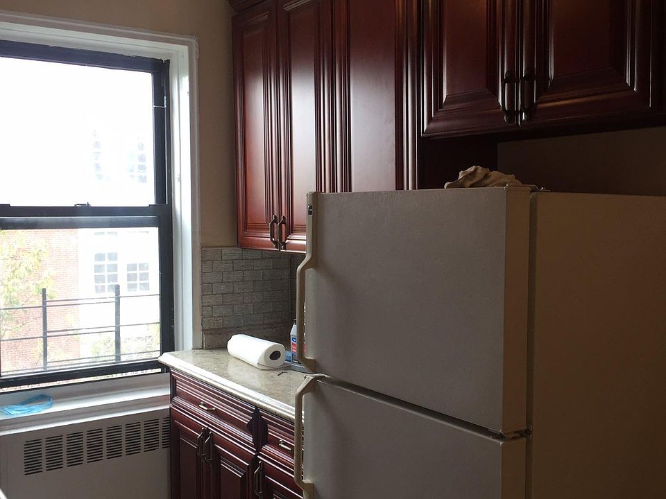 2nd image of 13317 Sanford Ave APT 3M