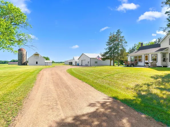 8946 285th Ave NE, North Branch, MN 55056