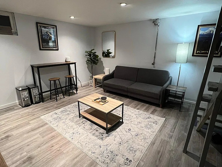8301 NE Hassalo St — Photo 22