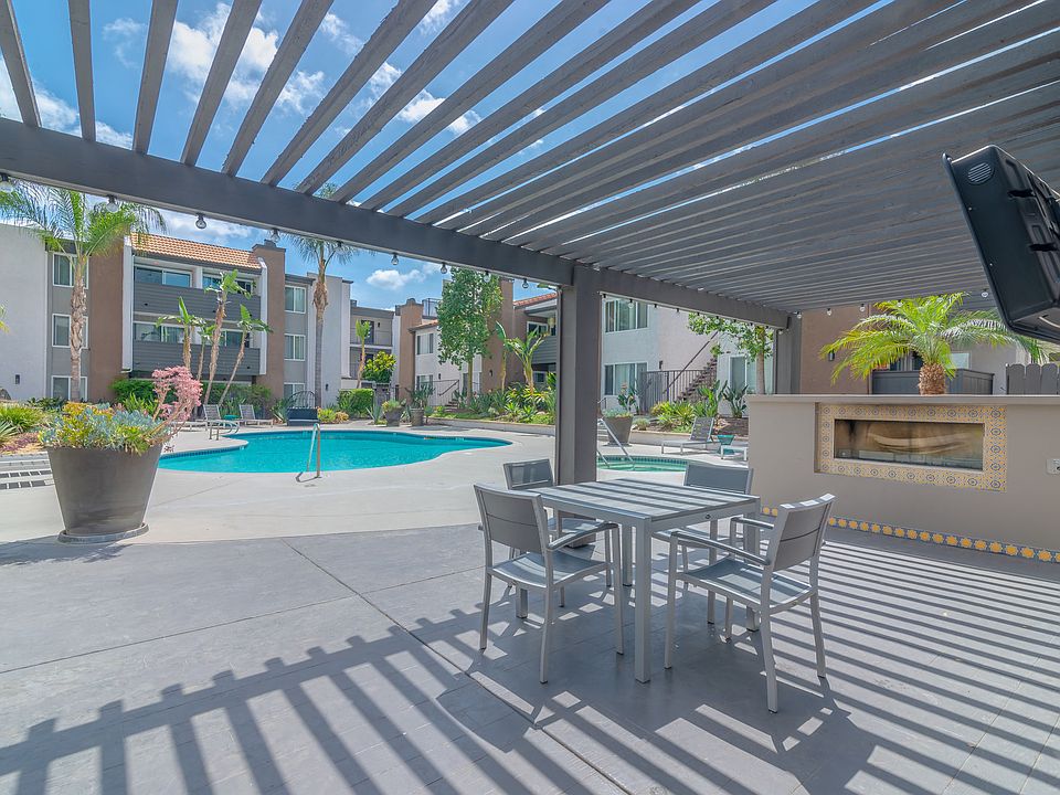 City View Apartments at Warner Park Apartment Rentals Woodland Hills