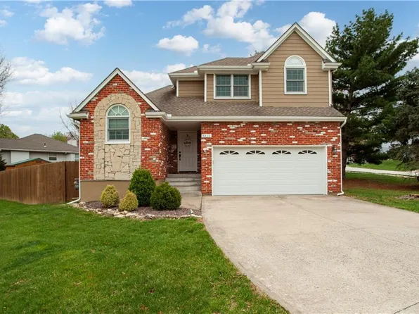 1115 NE Deerbrook Ter, Lees Summit, MO 64086