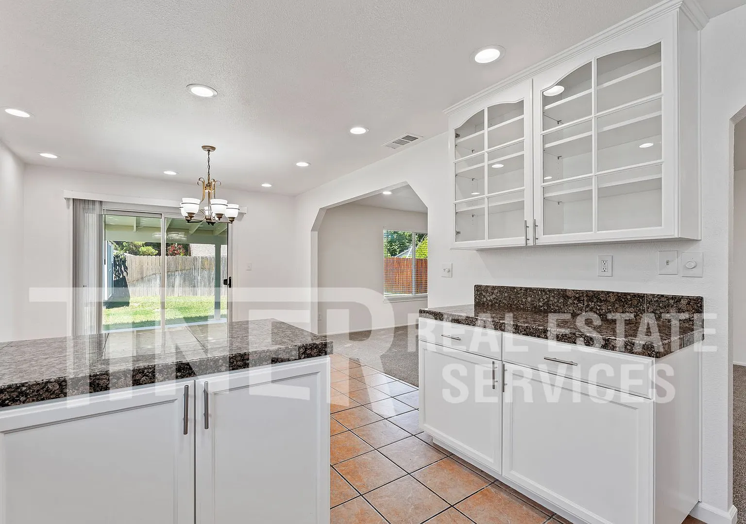 2815 Erin Dr - TIER 2 — Photo 3