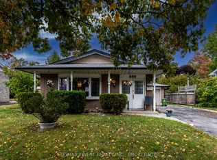 896 Development Dr, Kingston, ON K7M 5T1