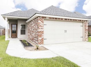 105 Fallstone Rd, Youngsville, LA 70592