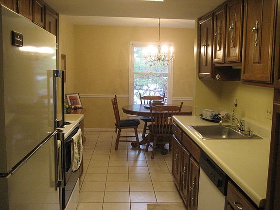 Spacious Kitchen 