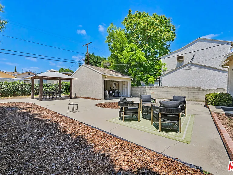 5119 Enfield Ave — Photo 31