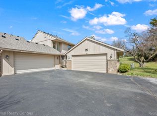 35428 Heritage Ln, Farmington, MI 48335