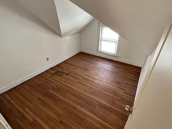 5th image of 10 Jefferson Ave #3