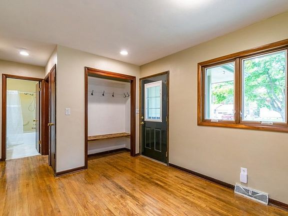 2nd image of 205 E Oneil Dr