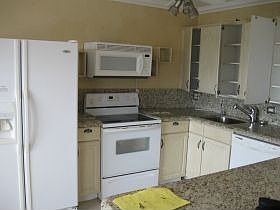 2nd image of 4063 Oakridge Dr #F