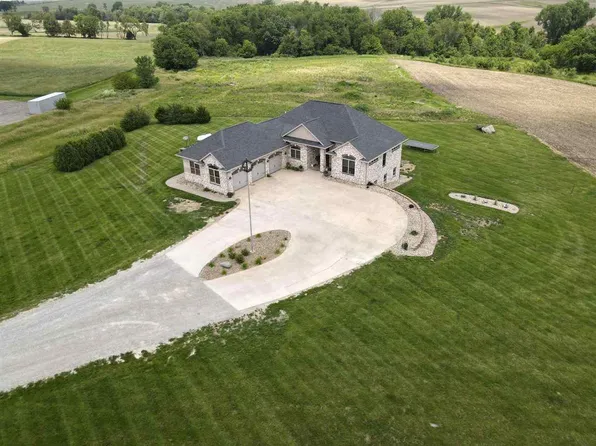 2502 120th St NW, Swisher, IA 52338